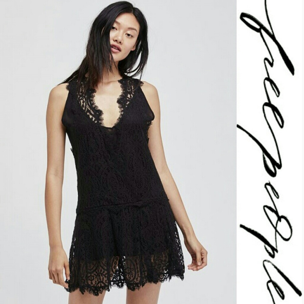 🆕🌱FREE PEOPLE Heart in Two Lace Mini
